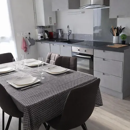 Apartment Avec Grande Terrasse Amenagee Privee