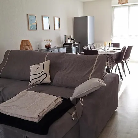Paisible Avec Terrasse 아파트 *