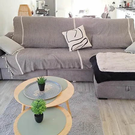 Paisible Avec Terrasse 아파트