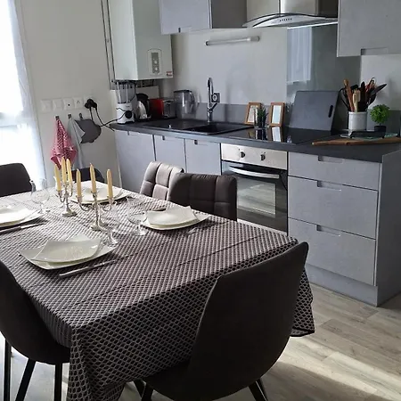 Paisible Avec Terrasse 아파트 *